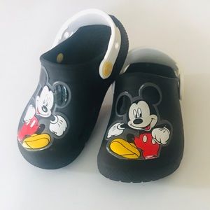 Kids Crocs FunLab Mickey Mouse Clog 11
